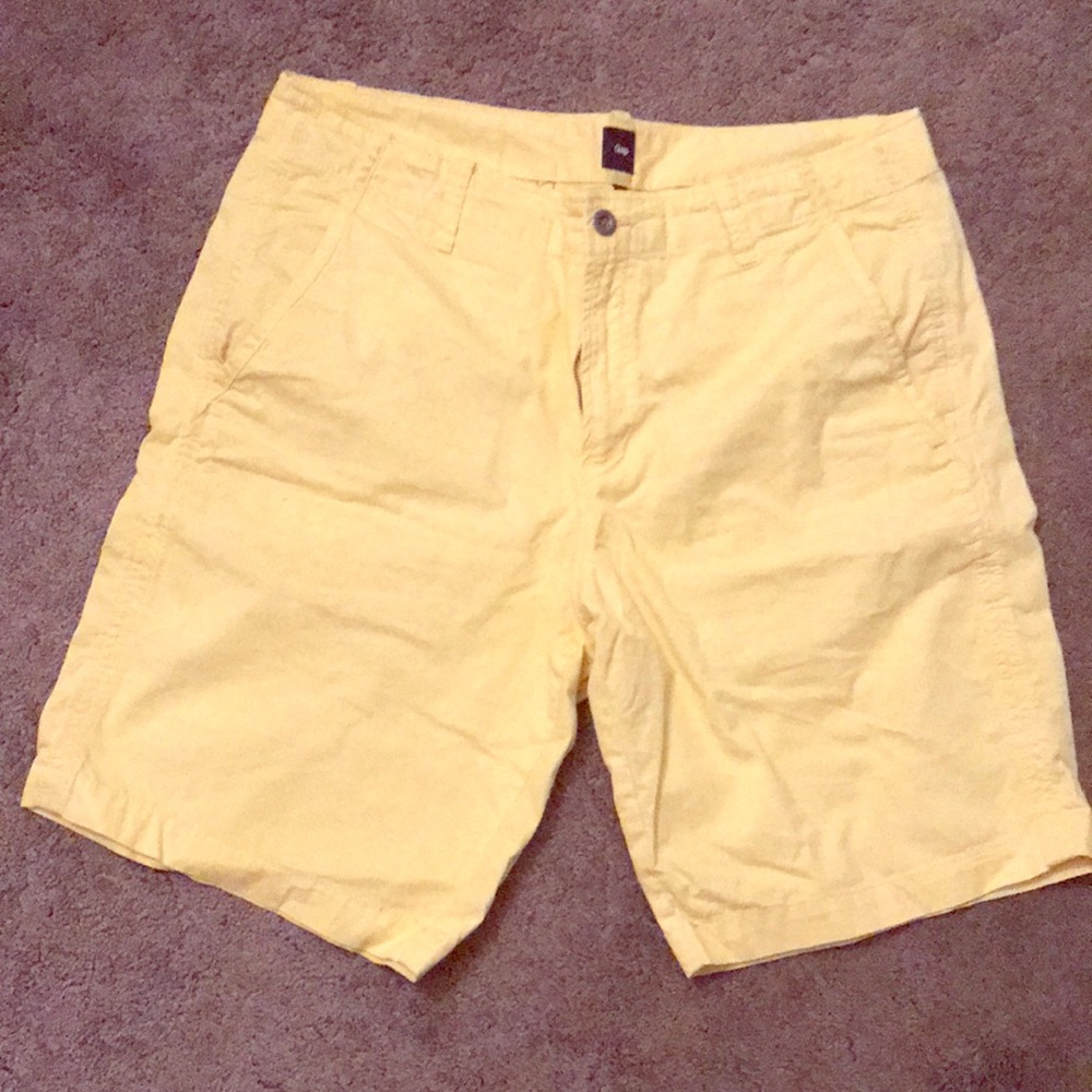 GAP light yellow cotton shorts. Brand new. Size 34